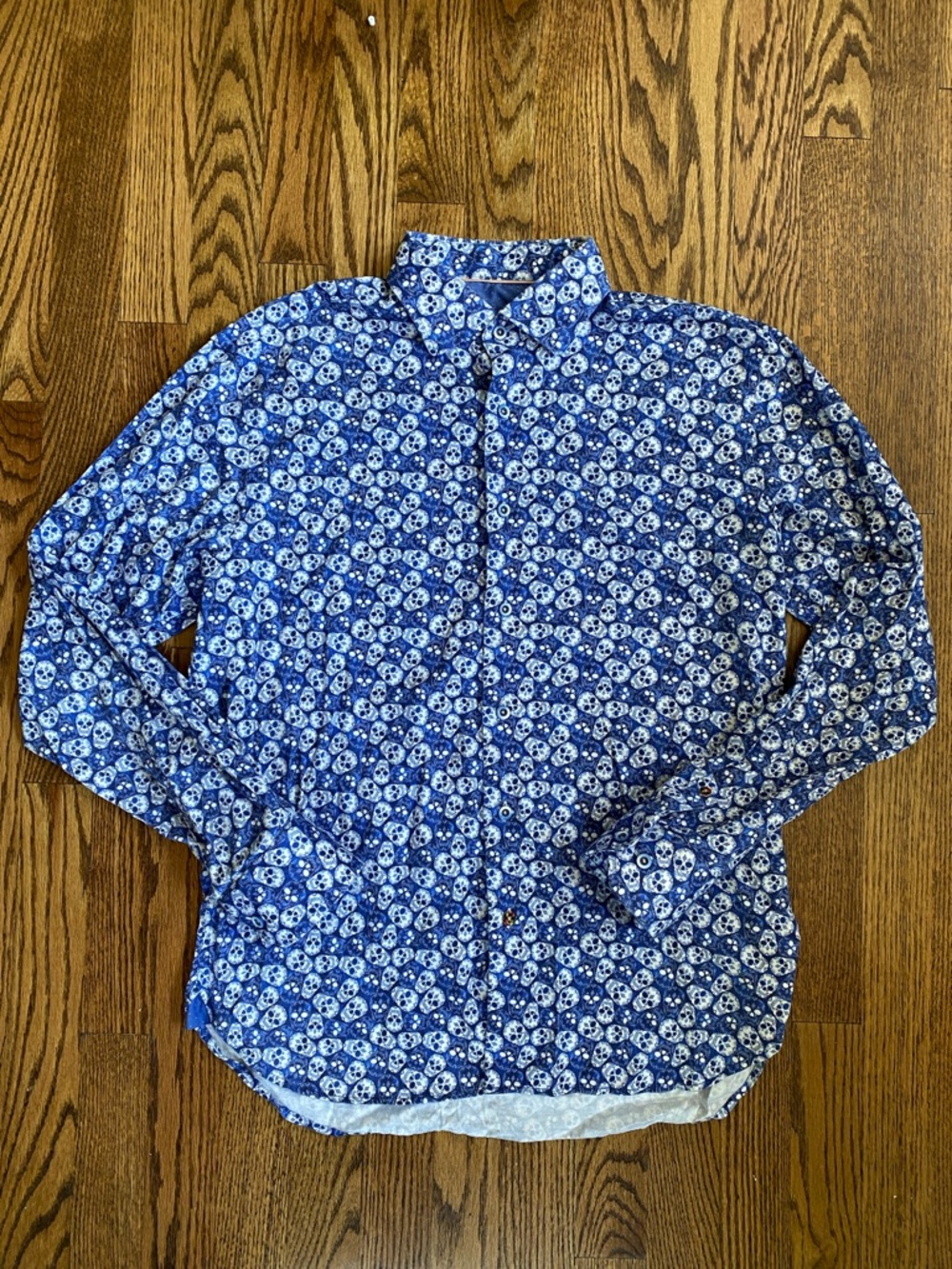 Visconti Black skull print, long sleeve button down shirt, size M. Like new cond